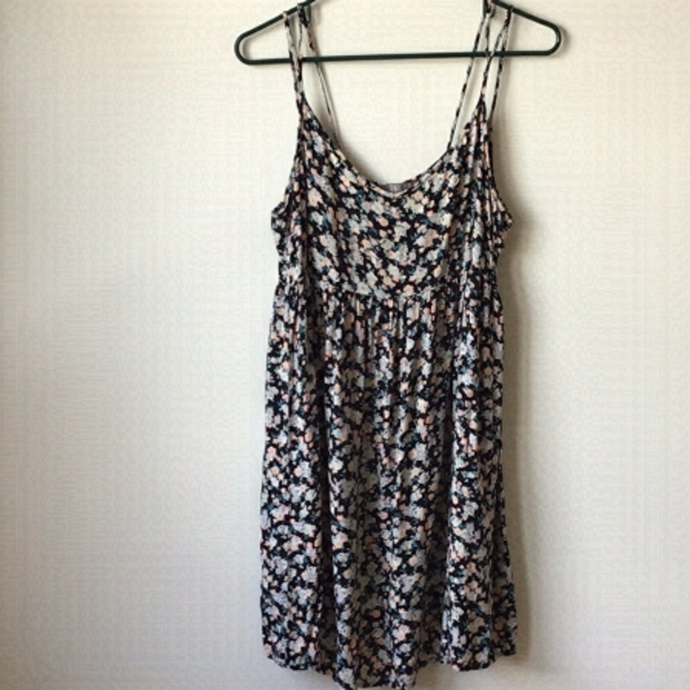 𝅺floral print baby doll dress with double spaghetti straps.